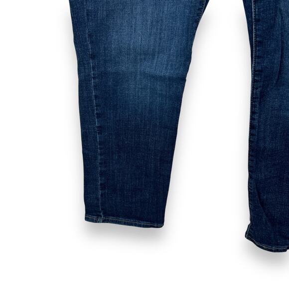 Levi's Women's Classic Straight Dark Wash Jeans Size 31 Stretch Denim Pants EUC - Picture 3 of 7